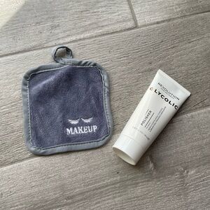 Revolution Glycolic Polisher with Gray Makeup Cloth